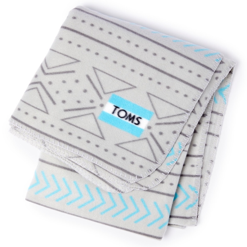 NWT Toms Fleece Blanket Throw